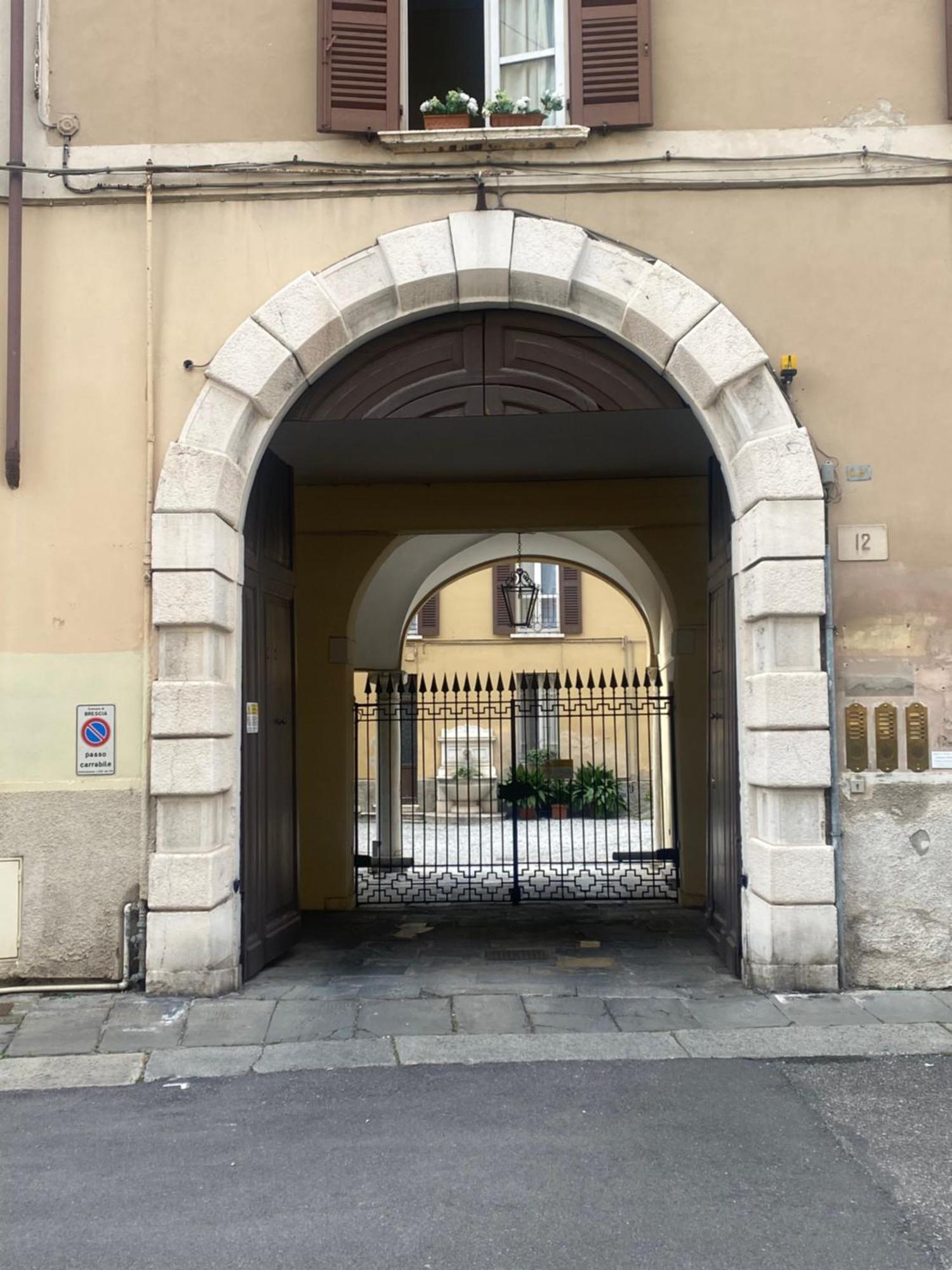 Cozy Corner Apartment Brescia Exterior photo